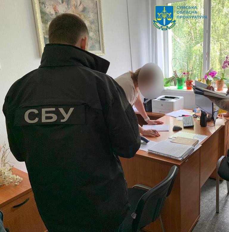 Закупівля кисневих концентраторів зі збитками в 4,3 млн грн – у Сумах повідомлено про підозру двом посадовцям