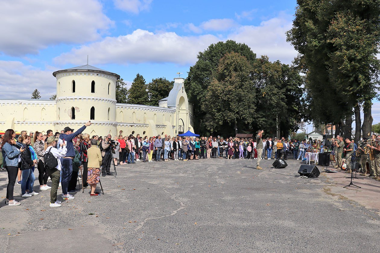 У Тростянці відкрили пам’ятний знак на честь Холодноярівців, які звільняли місто від окупантів