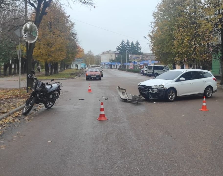 У Шостці поліція встановлює обставини автопригоди з двома потерпілими 