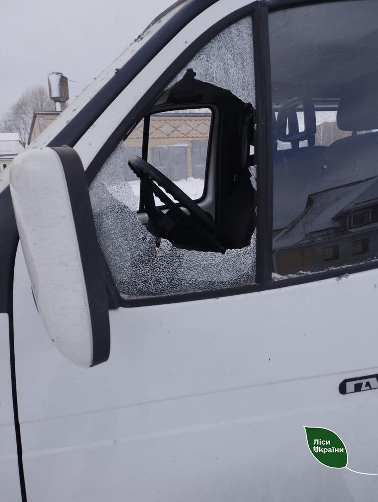 Внаслідок ворожого артобстрілу постраждало авто лісгоспу на Сумщині