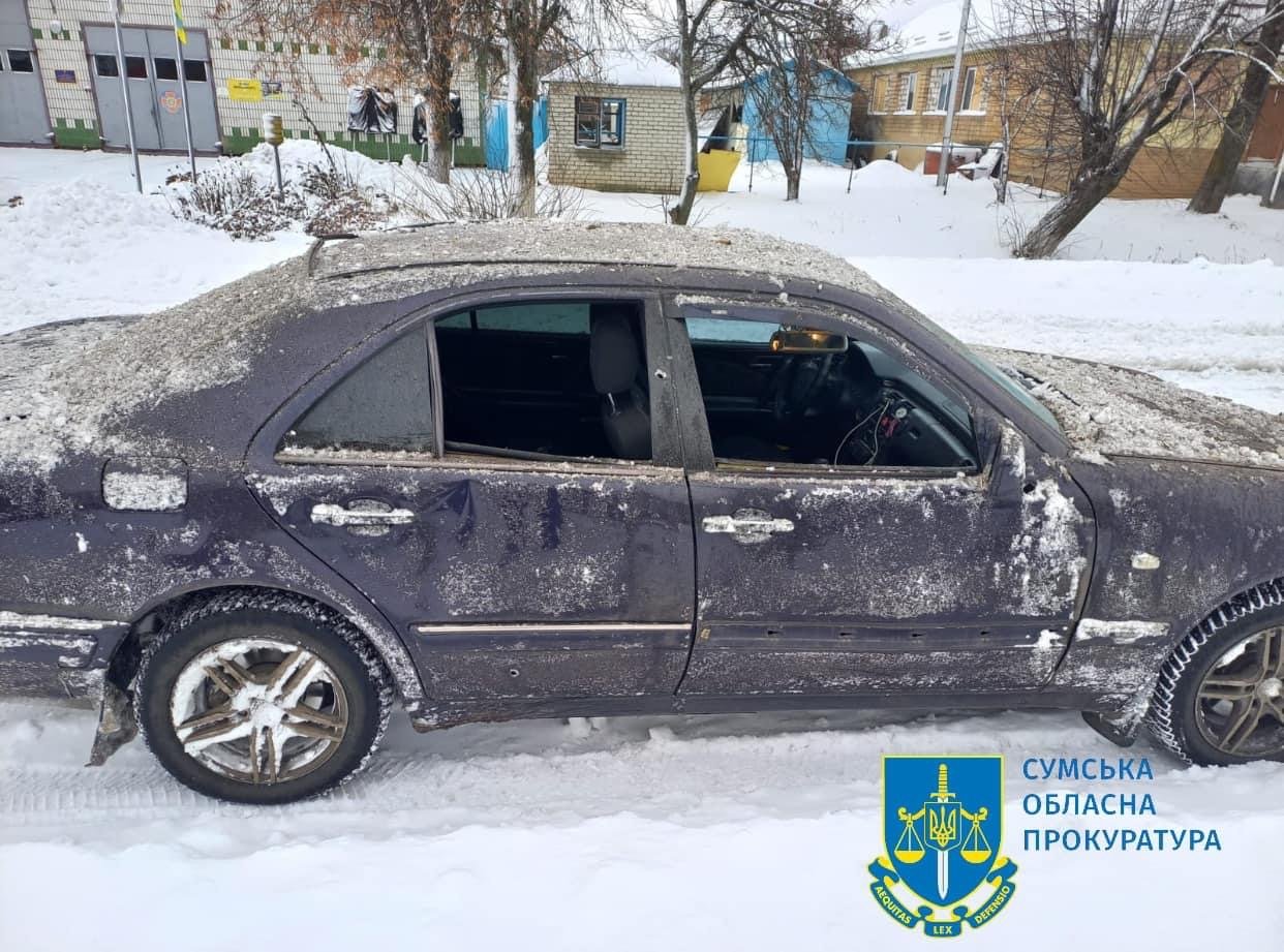 Під час мінометів обстрілу Середина-Буди поранено чоловіка, пошкоджено авто та магазин 