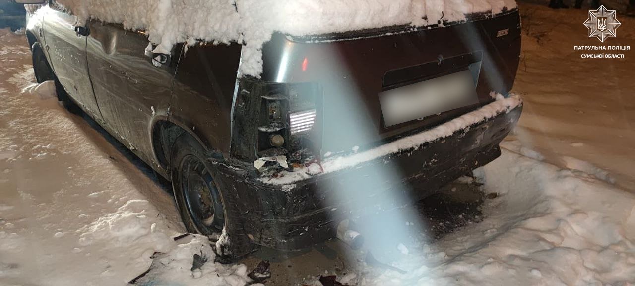 2,52 проміле: у Сумах п'яний водій врізався у припарковану машину, залишив своє авто і пішов геть