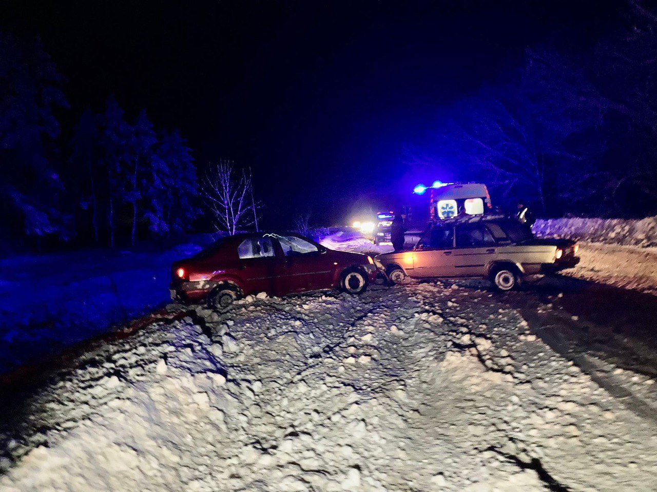 На Сумщині водійка збила чоловіка, авто якого з'їхало у кювет