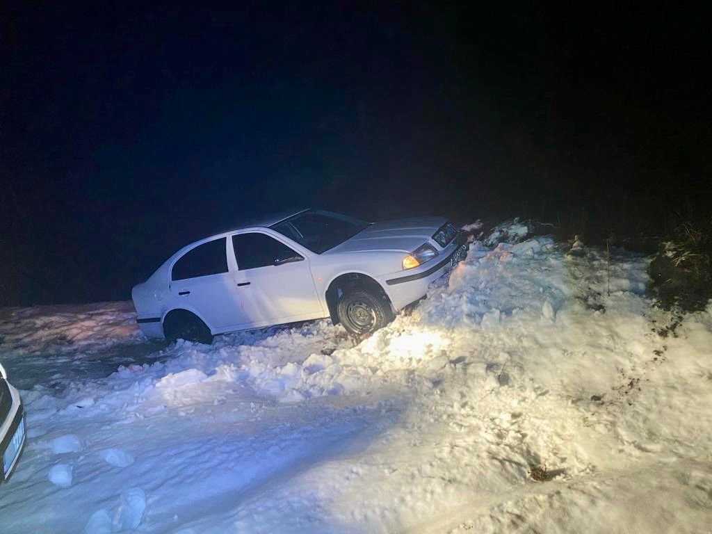 Конотопські поліцейські встановлюють обставини двох автопригод з потерпілими 