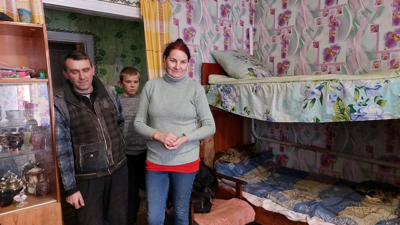 «Ми жили, вважай, у погребі»: історія родини з п'ятьма дітьми, яка виїхала з прикордоння Сумщини