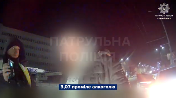 Алкоголь зашкалював у 15 разів: у центрі Сум зупинили п’яного водія, який їздив на червоний сигнал світлофора