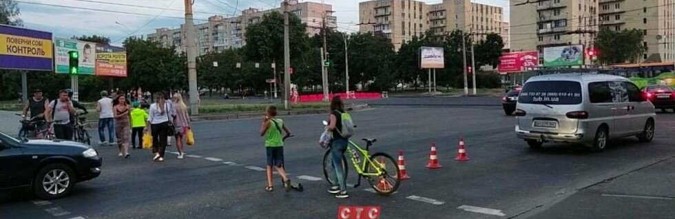У Сумах підлітка на велосипеді збили на пішоході У Сумах підлітка на велосипеді збили на пішоході, Sumy0542