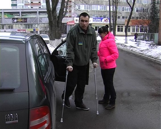 Раненый в зоне АТО милиционер вернулся после лечения в Прибалтике на Сумщину (ФОТО) (фото) - фото 1