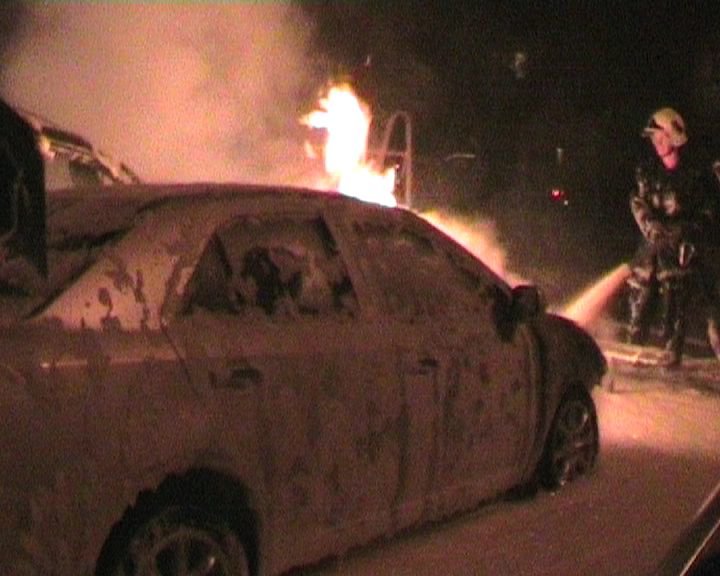 В Сумах на Черепина сгорело два авто (ФОТО) (фото) - фото 1