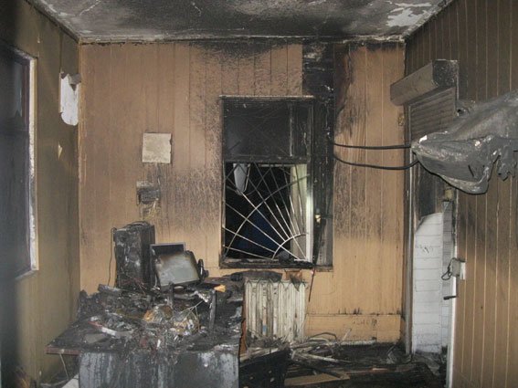 Пожар на Сумщине: в здание Конотопской телестудии бросили коктейль Молотова (ФОТО) (фото) - фото 1