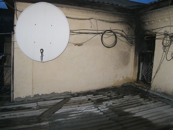 Пожар на Сумщине: в здание Конотопской телестудии бросили коктейль Молотова (ФОТО) (фото) - фото 1